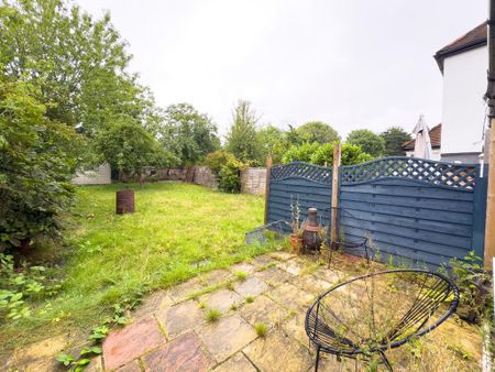 4 bedroom semi-detached house to rent - Photo 4