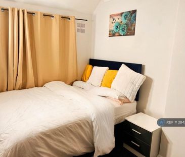 1 bedroom in a house share to rent - Photo 4