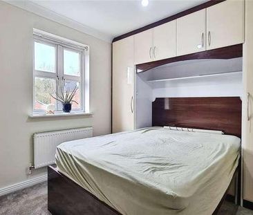 Kingfisher Grove, Three Mile Cross, Reading, Berkshire, RG7 - Photo 4