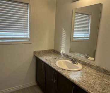 For Lease - 920 Tartan Court, Kitchener, Ontario - Photo 3