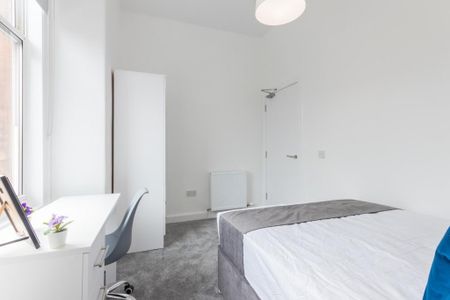 5 bedroom flat to rent - Photo 2