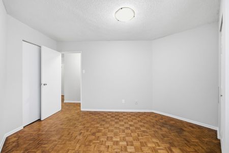 For Lease - 2350 Dundas Street Unit# 2709A, Toronto, Ontario - Photo 3
