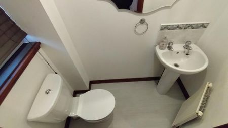 3 bedroom semi-detached house to rent - Photo 2