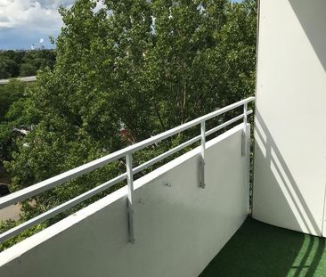 Helle Zwei-Zimmer-Wohnung mit Loggia - Photo 1