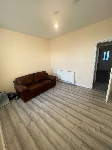 5 Bed Terraced House, Chippinghouse Road, S8 - Photo 5