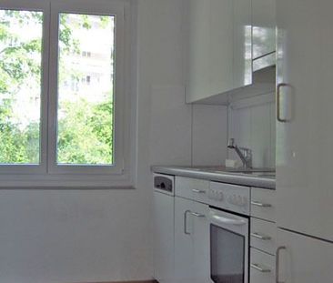 Grosszügige Wohnung an begrünter Lage in Zürich-Höngg - Foto 1