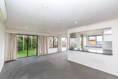 3 Bedroom Family Home with Stunning Views - Photo 3