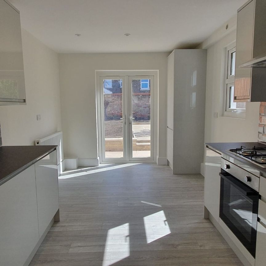 2 Bed Terraced House, Antill Road, N15 - Photo 1