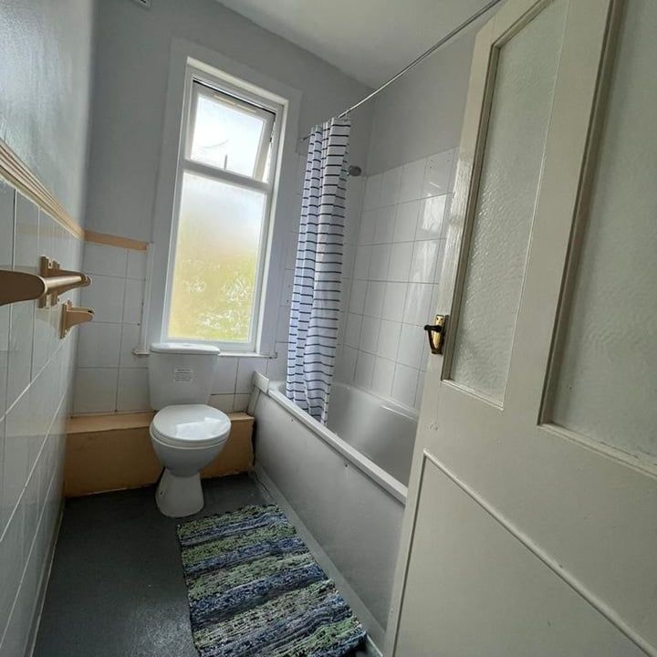 Room in a Shared House, Clements Road, E6 - Photo 1