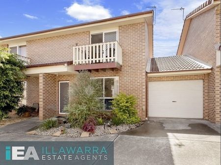 Spacious 2-Bedroom Townhouse with Private Courtyard - Photo 5