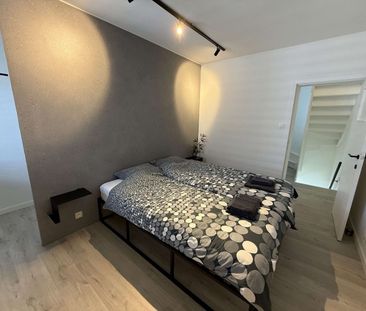 Recent gerenoveerd en volledig gemeubeld rijhuis met tuin te huur - Photo 1