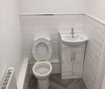 4 bedroom terraced house to rent - Photo 2