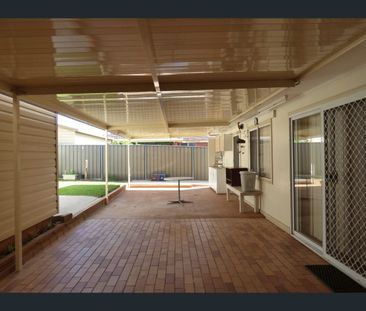 23 Brooks St, Macquarie Fields, NSW 2564 - Photo 2