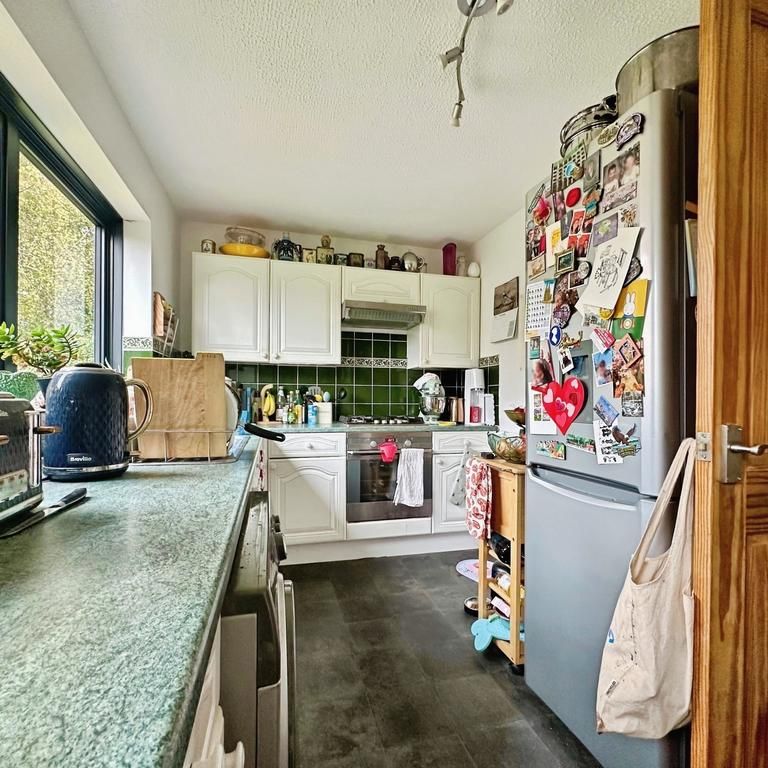 2 bedroom end of terrace house to rent - Photo 1