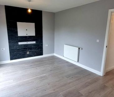 3 bedroom end of terrace house to rent - Photo 3