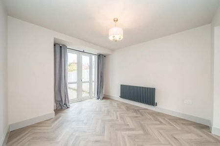 3 bedroom semi-detached house to rent - Photo 4