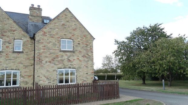 3 bedroom terraced house to rent - Photo 1