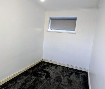 4 bedroom link detached house to rent - Photo 2