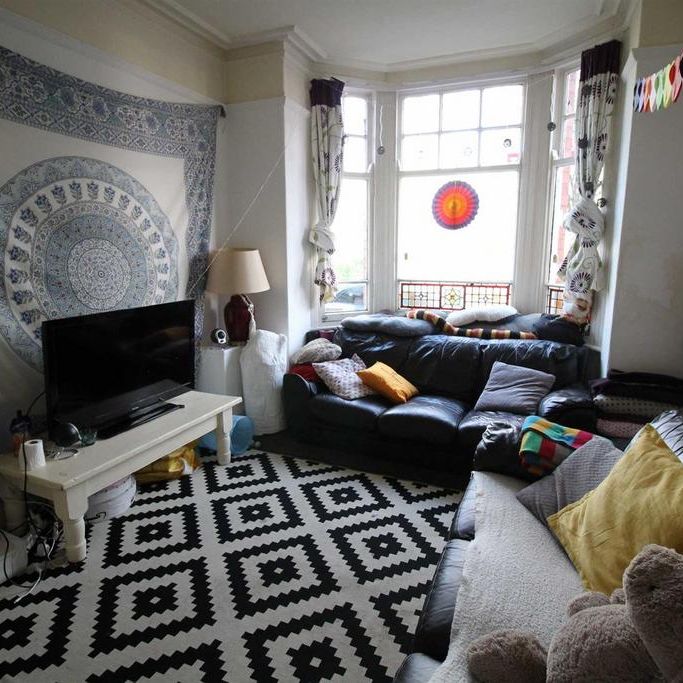 5 bedroom private hall to rent - Photo 1