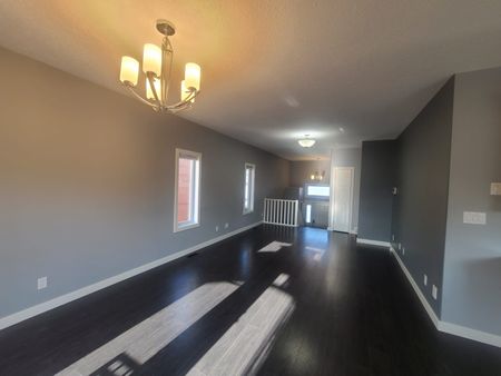 Beautiful 2 Bed Main Level in Blackfalds! - Photo 4