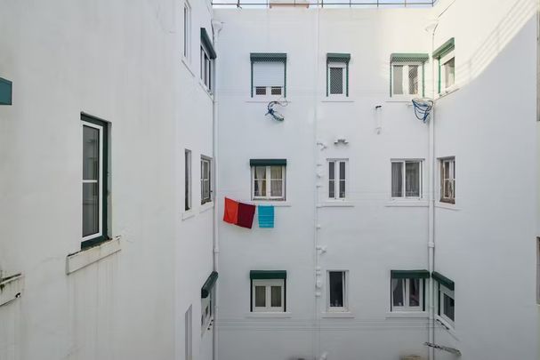 Rua Chaby Pinheiro, Lisbon, Lisbon 1000-078 - Photo 1