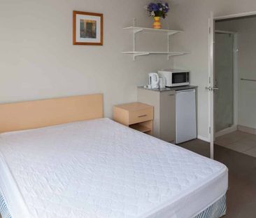 1 bedroom with ensuite and shared facilities – options available $2... - Photo 2