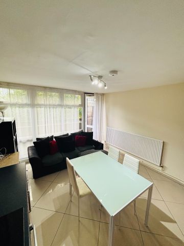 Room in a Shared Flat, London, SW8 - Photo 5