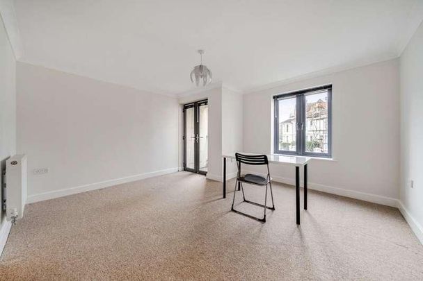 Clarendon Road, Southsea, PO4 - Photo 1