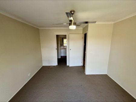 Spacious Four-Bedroom Family Home in a Prime Mooroolbark Location - Photo 3