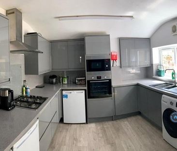 5 bedroom terraced house to rent - Photo 3