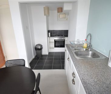 3 bedroom apartment to rent - Photo 6