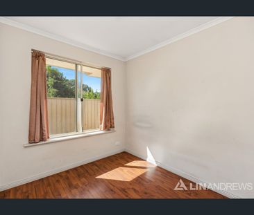 SPACIOUS 3 BEDROOM COURTYARD HOME - Photo 3