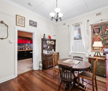 STUNNING CHARACTER HOME - Photo 4