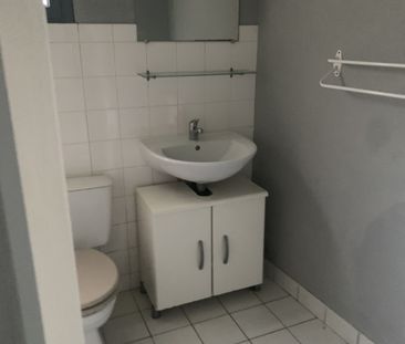 Location Appartement 2 pièces 36m² CHERBOURG-EN-COTENTIN 50100 - Photo 3