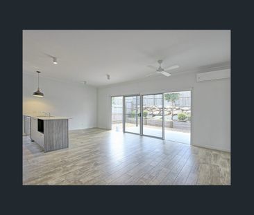Stylish & Comfortable Living in the Heart of Parkinson! - Photo 1
