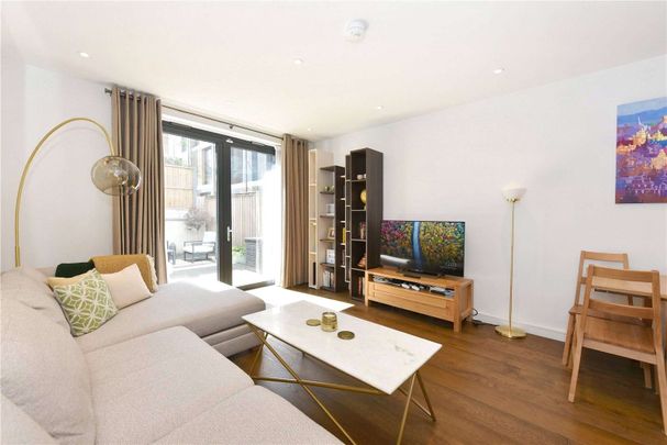 Superb family home, which offers well-presented living accommodation across three floors. - Photo 1