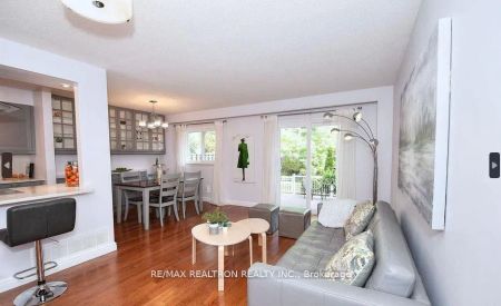 Condo Townhouse For Lease | N9268724 - Photo 2