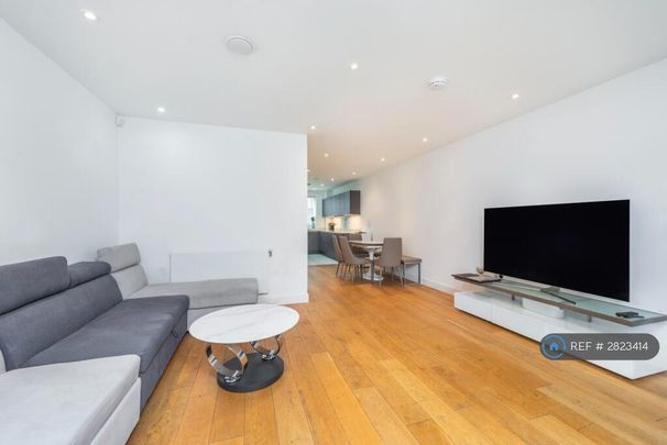 1 bedroom in a house share to rent - Photo 1