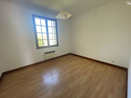 À louer – Maison mitoyenne avec jardin, garage et cheminée - Photo 4