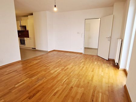 DACHGESCHOSS, gepflegte 103 m2 Neubau mit Loggia und Balkon, Wohnküche, 3 Zimmer, Wannenbad, Parketten, Holbeingasse - Photo 4