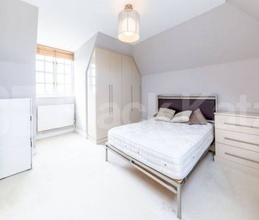 A superb split level 2 bedroom 2 bathroom within a private estate - Photo 5