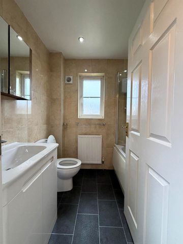 £1,050 PCM, Two Bedroom House with Off-Road Parking and Large Enclosed Garden in Vervain Close, St Fagans, Cardiff, CF5 4PL - Photo 5