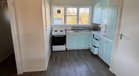 Three bedroom unit - Photo 3