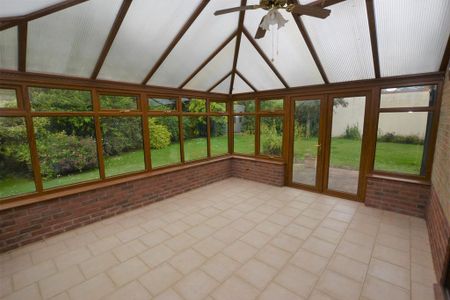 4 bedroom detached house to rent - Photo 3