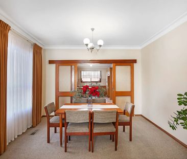 Family Home in Unbeatable Location! - Photo 4