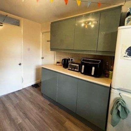 Surbiton, KT5 - Photo 2