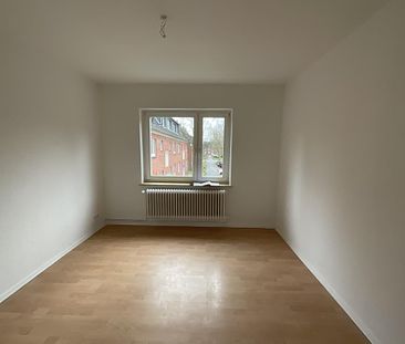 Teilsanierte 3-Zimmer-Wohnung mit Dusche in Wilhelmshaven City zu sofort! - Foto 1