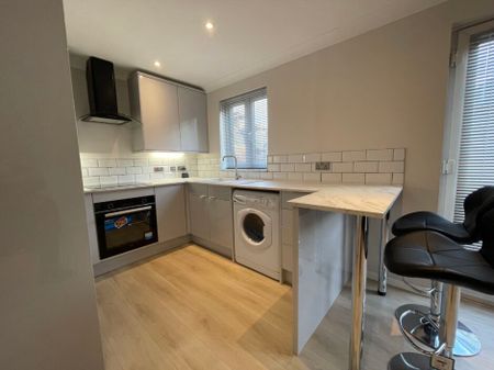 Monmouth House, Swansea, SA1 - Photo 4