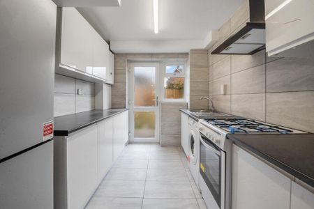 3 bedroom terraced house to rent - Photo 2