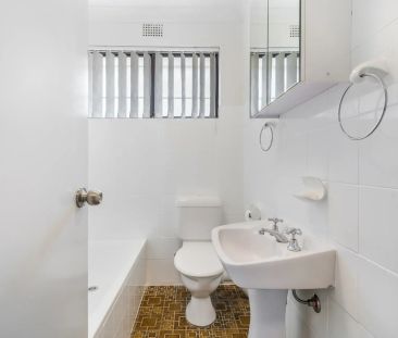 SPACIOUS TOWNHOUSE LIVING - Photo 6